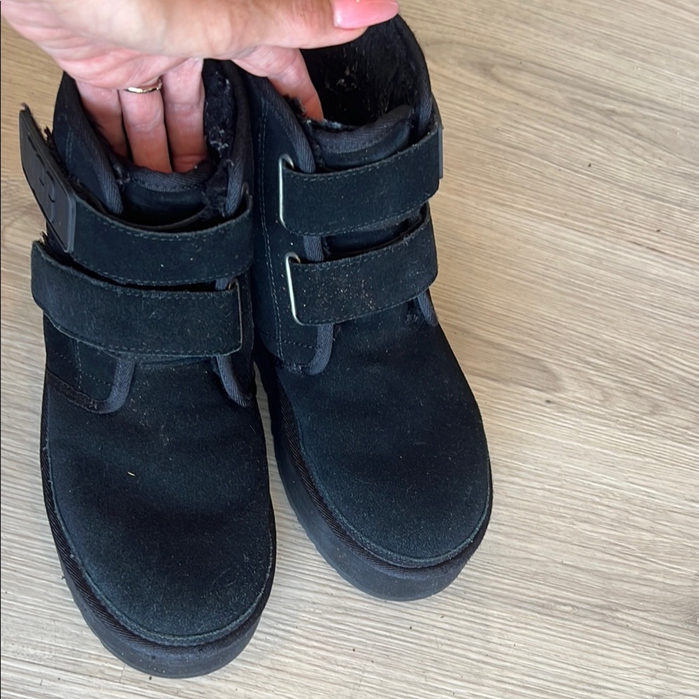 UGG women’s Black Platform Boots Velcro size 8 - Picture 2 of 5